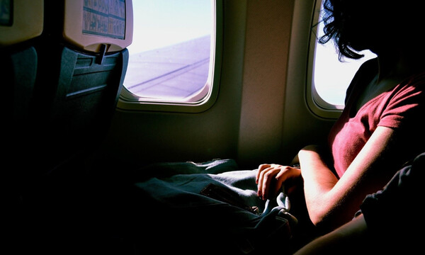 Προσοχή: Γιατί δεν πρέπει να πίνετε καφέ, ζεστό νερό και τσάι στο αεροπλάνο