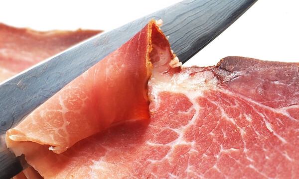 Σκληρές εικόνες: Vegan ξυλοκόπησε τη φίλη του επειδή μύριζε μπέικον