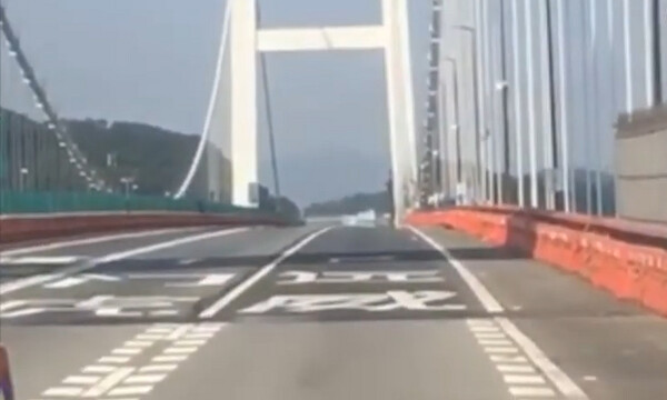 Τρομακτικές εικόνες - Γέφυρα άρχισε να κουνιέται πάνω κάτω λόγω ισχυρών ανέμων (video)