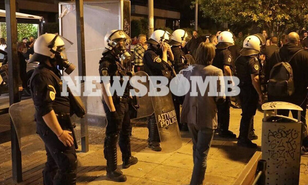 Αγία Παρασκευή: Ένταση στην πλατεία Αγίου Ιωάννου - 100 άτομα στο σημείο παρά τις απαγορεύσεις