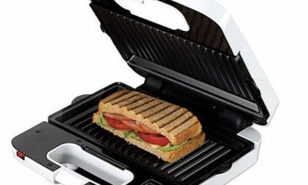 Έτσι θα είναι πάντα καθαρή η τοστιέρα σας (photos)