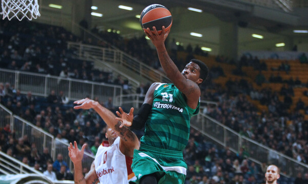 Euroleague: Με ελληνικό χρώμα τα reverse dunks (video)