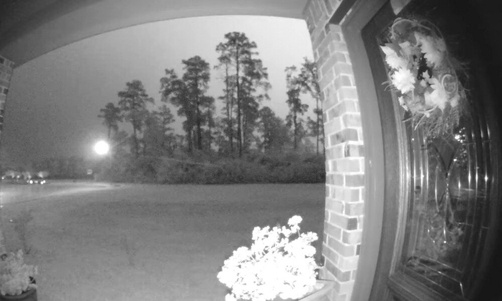 Τρόμος: Σείστηκε το σπίτι και «πάγωσαν» μ' αυτό που ακούστηκε από τον ουρανό (video)