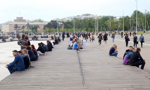 Απίστευτες εικόνες στη Θεσσαλονίκη: Ένας... σκουπιδότοπος μετά την κυριακάτικη βόλτα (photos)