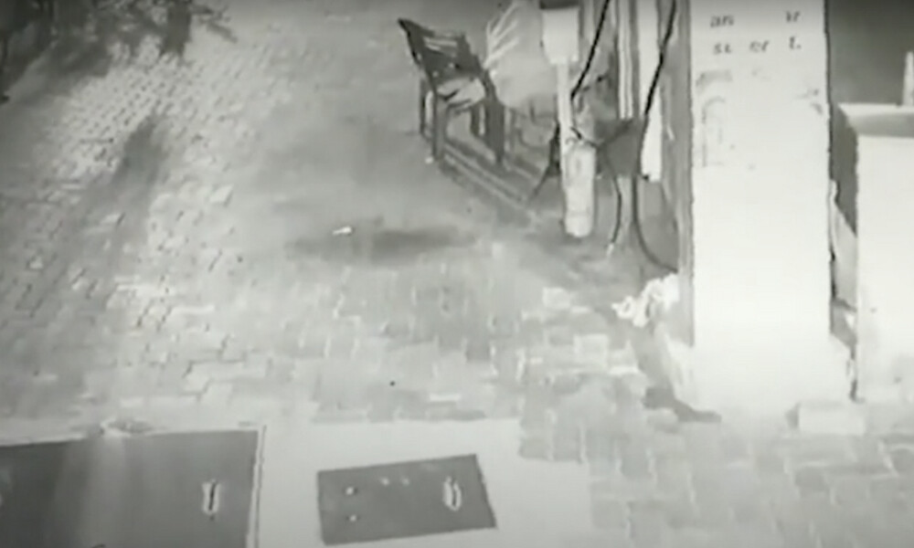 Κοιμόταν στη δουλειά του και δέχθηκε μία σοκαριστική… επίσκεψη (video)