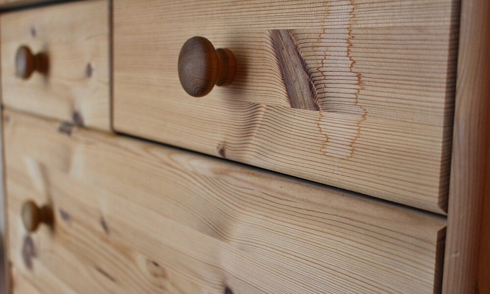 Ξέχασε μπανάνα σε συρτάρι γραφείου πριν 9 εβδομάδες- Απίστευτο αυτό που είδε μόλις το άνοιξε (video)