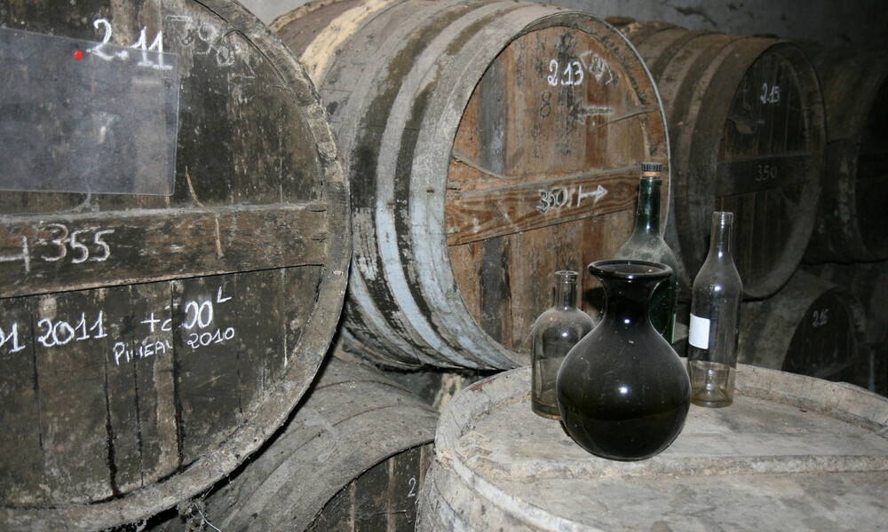 Απίστευτο! Σε δημοπρασία μπουκάλι κονιάκ 258 ετών! (photos+video)