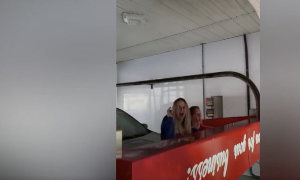 Μπήκαν σε μηχάνημα πλυσίματος αυτοκινήτου - Αυτό που ακολούθησε θα το θυμούνται για πάντα (video)