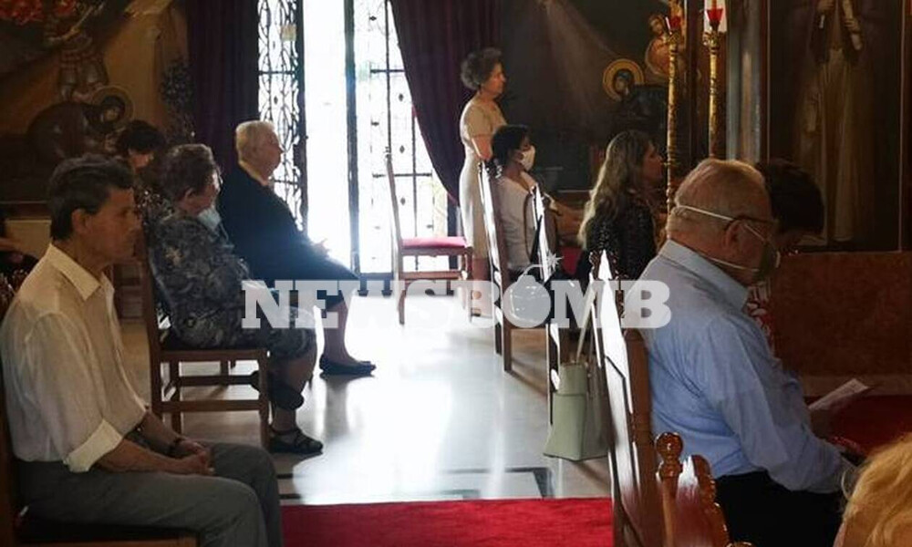 Το Newsbomb.gr στους ναούς: Με αντισηπτικά και αποστάσεις οι πιστοί στις Εκκλησίες