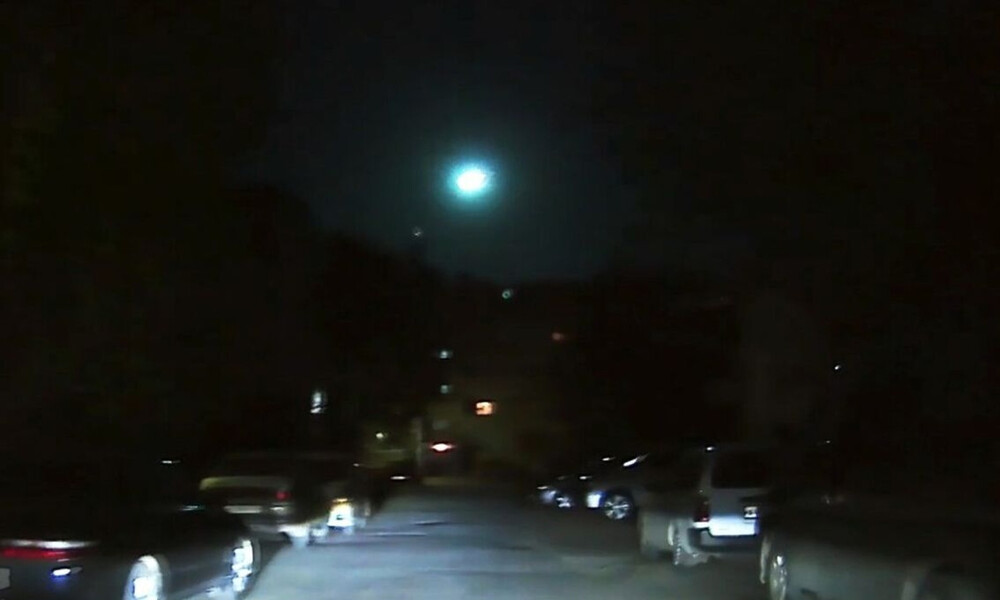 Οδηγός επιστρέφει στο σπίτι του όταν ξαφνικά πέφτει πάνω σε... (video)