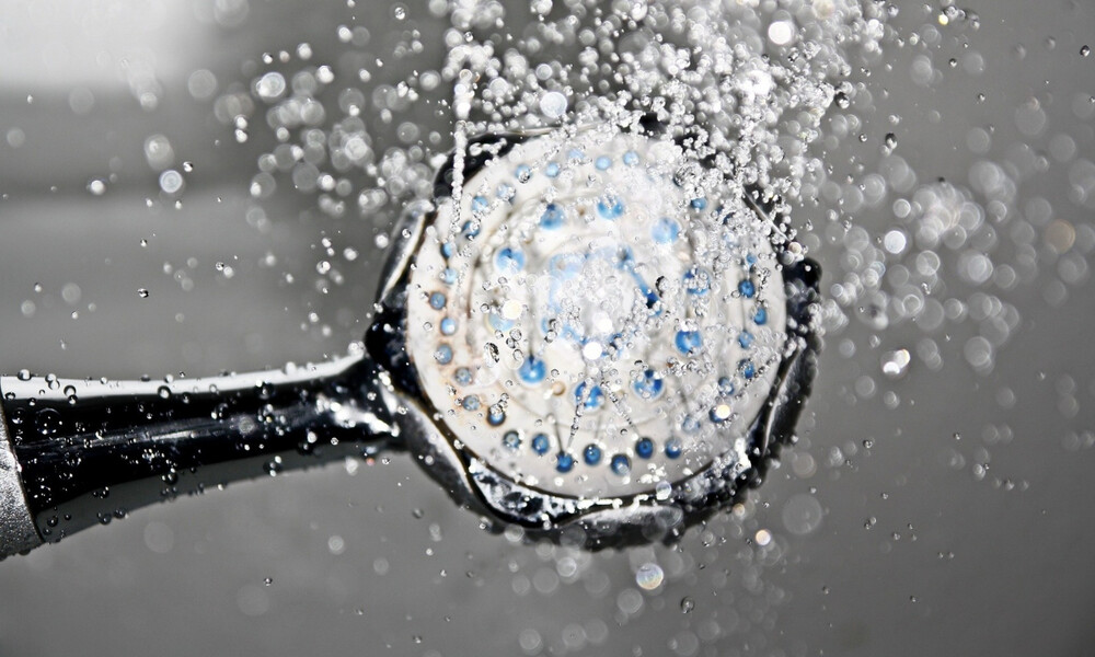 Μία 55χρονη μαμά και 19χρονη κόρη κάνουν κάθε μέρα μπάνιο μαζί - Δείτε το λόγο (photos+vid)