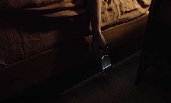 Βρίσκεται σπίτι λόγω καραντίνας - Με αυτό που κάνει θα πεταχτείτε από το φόβο (vids)