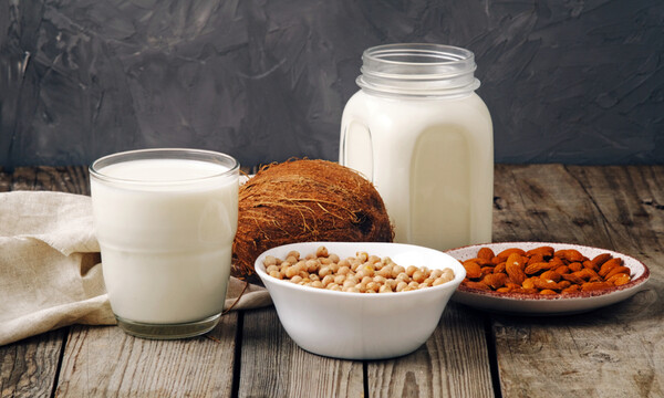 Δυσανεξία / ευαισθησία στη λακτόζη: 5 φυτικές εναλλακτικές γάλακτος (εικόνες)