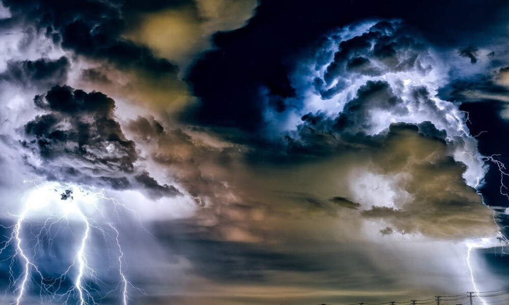 Τρομερές εικόνες - Δείτε τις καταιγίδες που έπληξαν την Αθήνα από ψηλά (video)