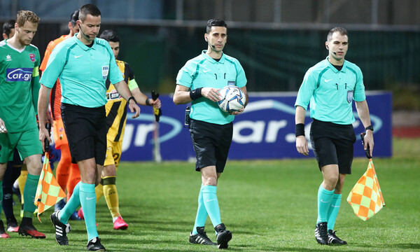 Super League: Επιστροφή με ελληνικές «σφυρίχτρες» και αναμονή για την γραμμή του οφσάιντ