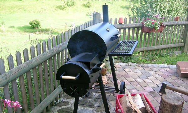 Άνοιξε το μπάρμπεκιου για να ψήσει - Τρελάθηκε μ’ αυτό που βρήκε μέσα! (photos)