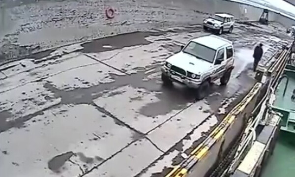 Απίστευτο! Είδε το πλοίο να φεύγει - Δεν υπάρχει αυτό που έκανε (video)