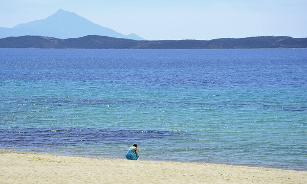 Χαλκιδική: Γέμισε... λεκάνες περιοχή κοντά στην παραλία (video)