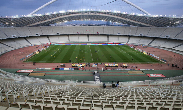 Super League: Πρεμιέρα σε άδεια γήπεδα, τι ισχύει για την επιστροφή κόσμου 