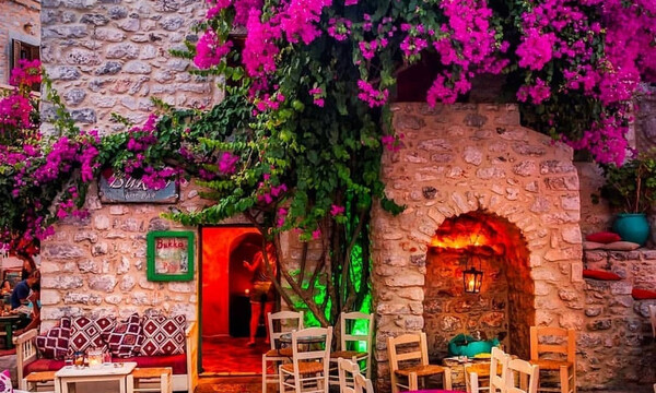 Η μαγική Αρεόπολη της Μάνης από ψηλά (video)