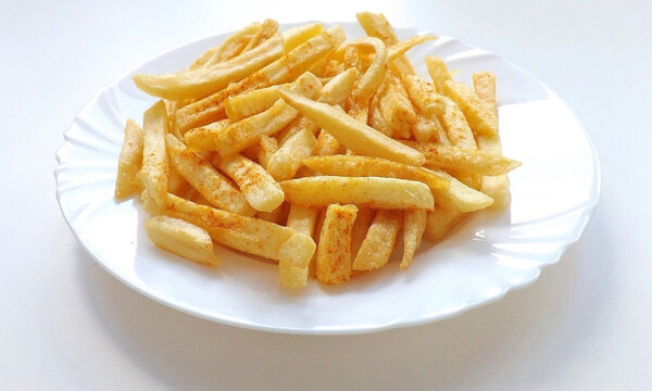 Έτσι θα φτιάξετε τις πιο τραγανές πατάτες τηγανιτές! Τρομερό κόλπο (video)