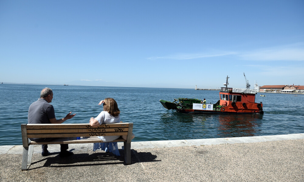 Αποκρουστικές εικόνες στο Θερμαϊκό: Δείτε με τι γέμισε η θάλασσα (photos)
