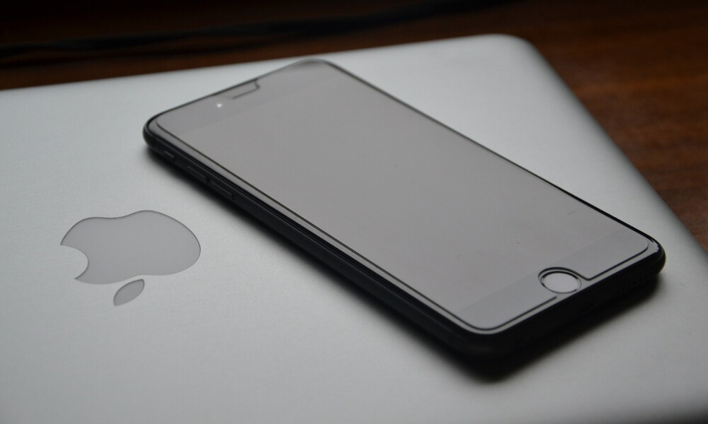 Χρήστης ζητά από την Apple ένα τρισεκατομμύριο δολάρια – Δείτε τον απίστευτο λόγο