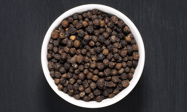 Μαύρο πιπέρι: 6 εκπληκτικά οφέλη για την υγεία (εικόνες)
