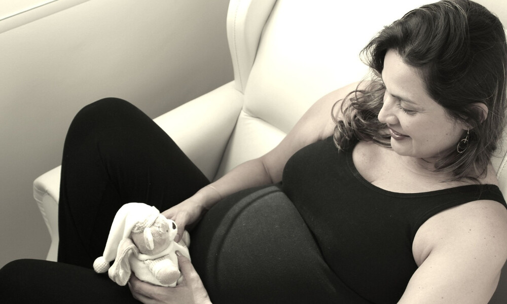Έγκυος είδε μία παράξενη φιγούρα δίπλα της – Χαμός στα social media (photos)