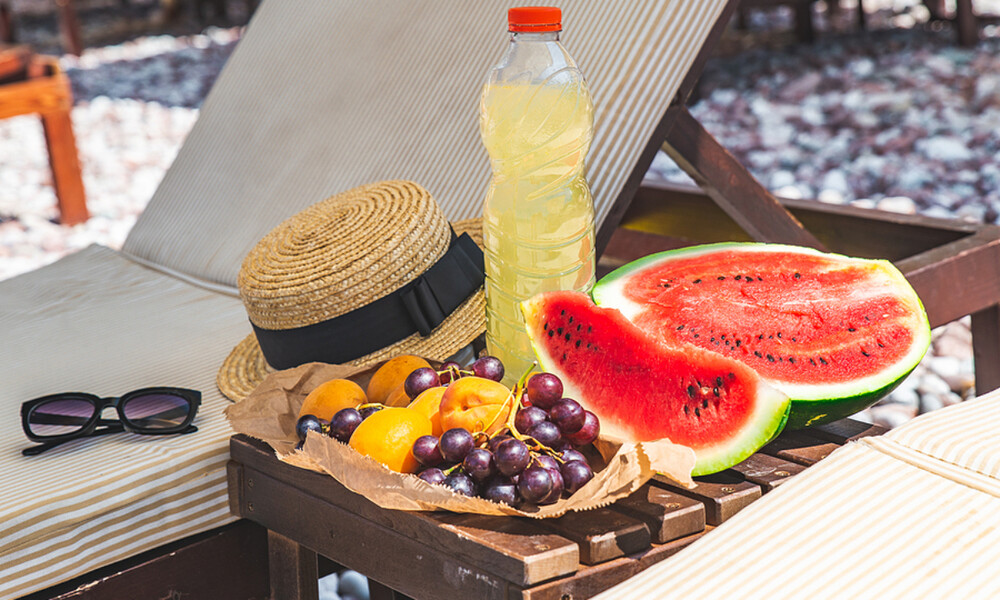 Ήλιος και γήρανση: Με ποιες τροφές θα προστατευθείτε (εικόνες)