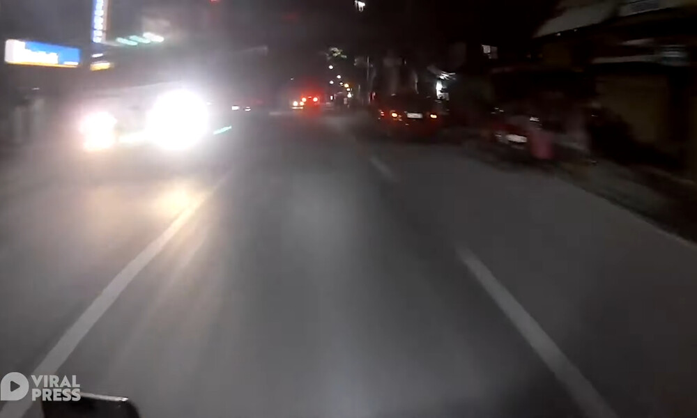 Ντελιβεράς κυνήγησε οδηγό που χτύπησε και άφησε ποδηλάτη (video)