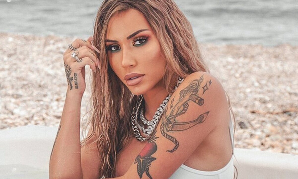 Ελληνίδα τραγουδίστρια δείχνει τα… πλούσια προσόντα της στο Instagram (photos)