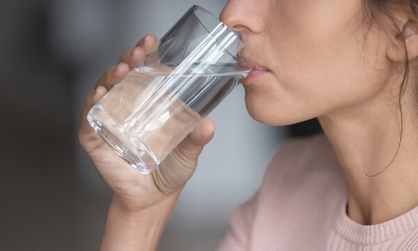 Αφυδάτωση: Αναγνωρίστε τη από αυτά τα σημάδια (εικόνες)