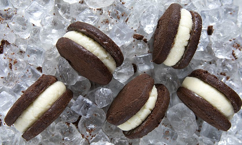 Άκης Πετρετζίκης: Σάντουιτς με παγωτό βανίλια