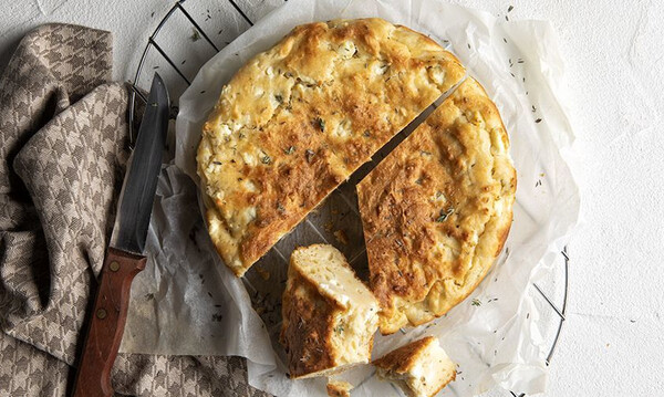 Άκης Πετρετζίκης: Τυρόπιτα χωρίς φύλλο