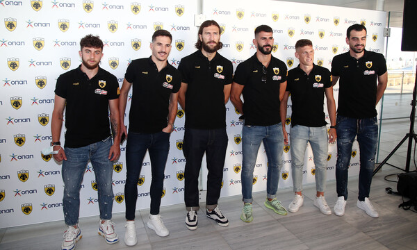 ΑΕΚ: Σύσσωμη η ομάδα για την παρουσίαση της εμπορικής ονοματοδοσίας της Αγια Σοφιάς (photos)