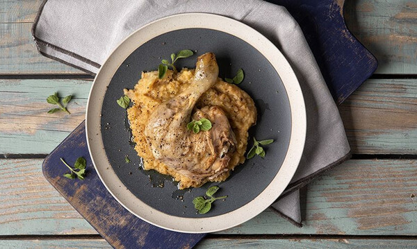 Άκης Πετρετζίκης: Κοτόπουλο με πατάτες στη χύτρα ταχύτητας