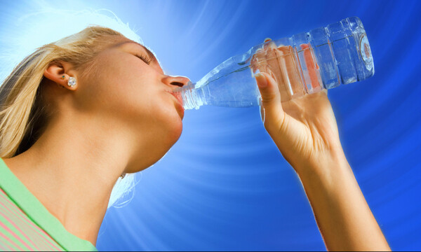 Όσα πρέπει να ξέρετε για την αφυδάτωση σε εικόνες