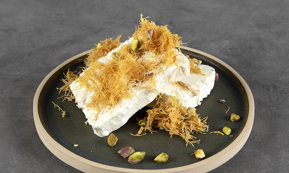 Άκης Πετρετζίκης: Παγωτό κανταΐφι