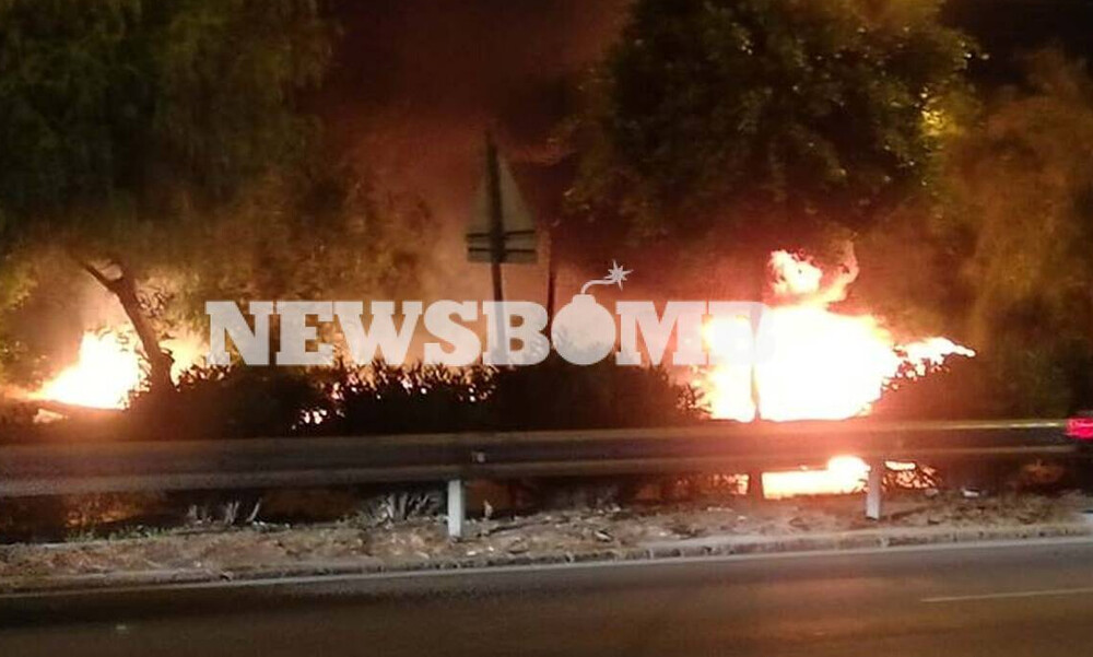 Φωτιά στην Ποσειδώνος: «Λαμπάδιασε» αυτοκίνητο, η πυρκαγιά επεκτάθηκε σε δέντρα 