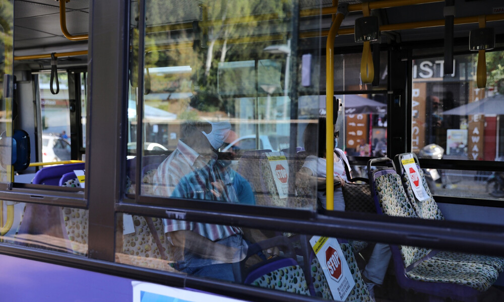 Ξάνθη: Γυναίκα σε λεωφορείο φορούσε τη μάσκα στα πόδια! (pic)
