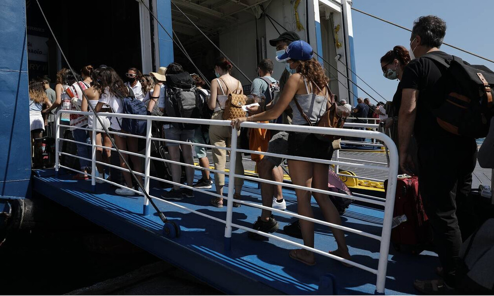 Κορονοϊός - Πέτσας: Υποχρεωτική χρήση μάσκας και στους εξωτερικούς χώρους των πλοίων
