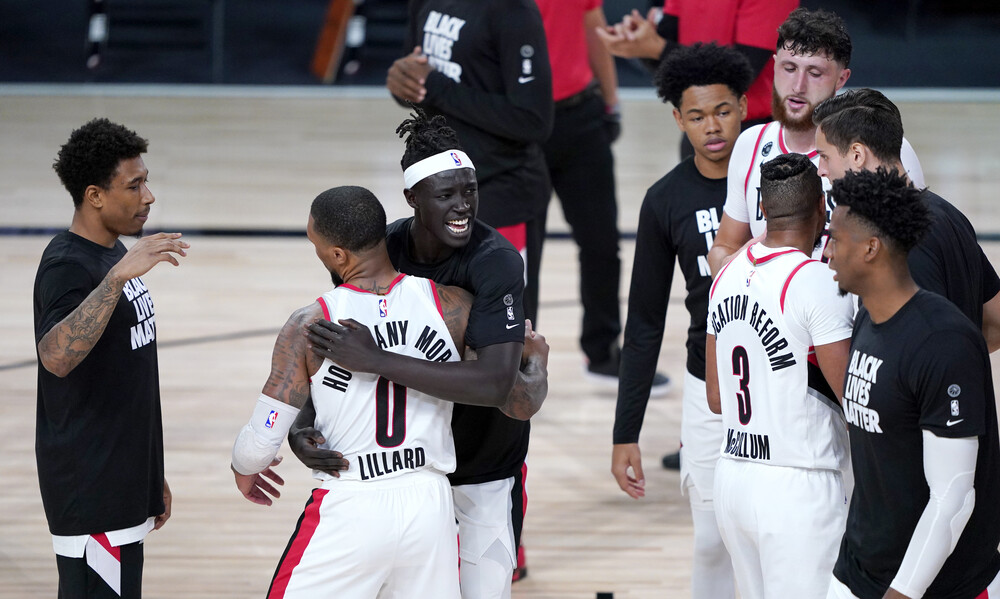 NBA: Οι Μπλέιζερς έστειλαν «σπίτι» τους εκπληκτικούς Σανς (videos)