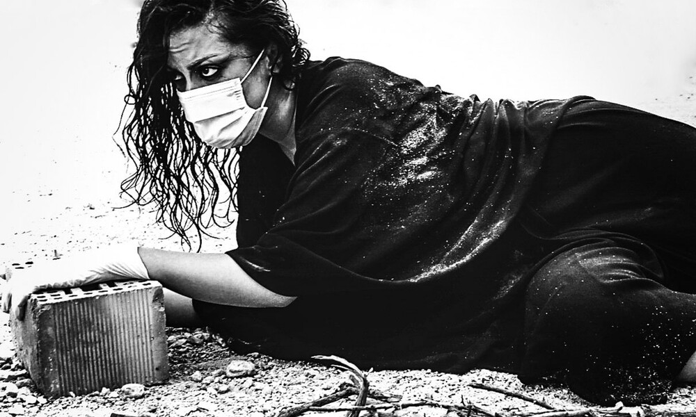 «Δεν βλέπω, δεν ακούω, δεν μιλάω»: Φωτογράφιση με νόημα από Ελληνίδα makeup artist (pics)