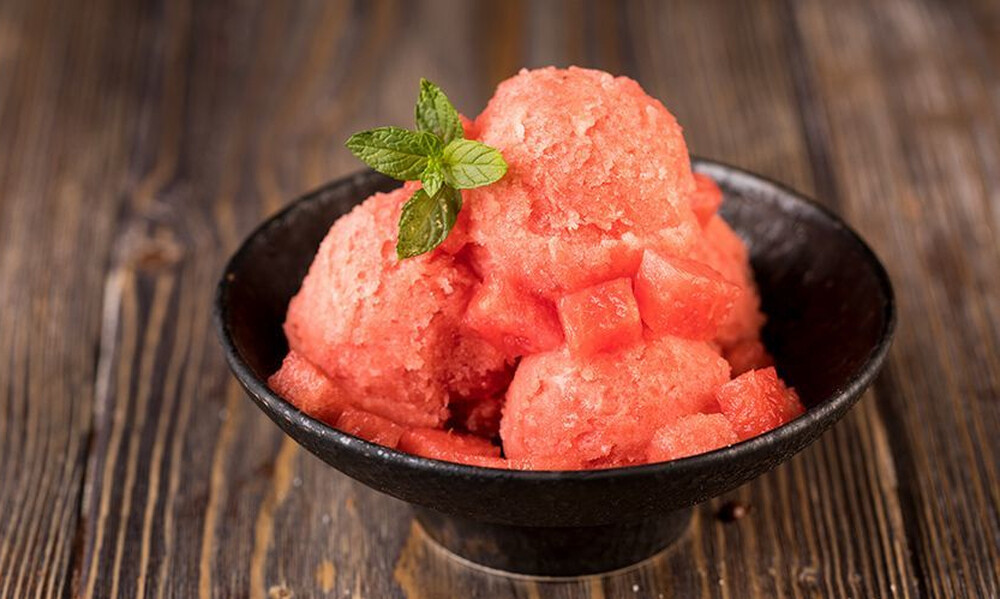 Άκης Πετρετζίκης: Σορμπέ καρπούζι