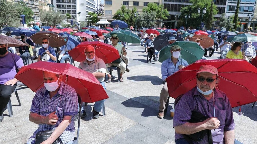 Συντάξεις: Ποιοι κατοχυρώνουν δικαίωμα στα 60 έτη - Αναλυτικός οδηγός και πίνακες