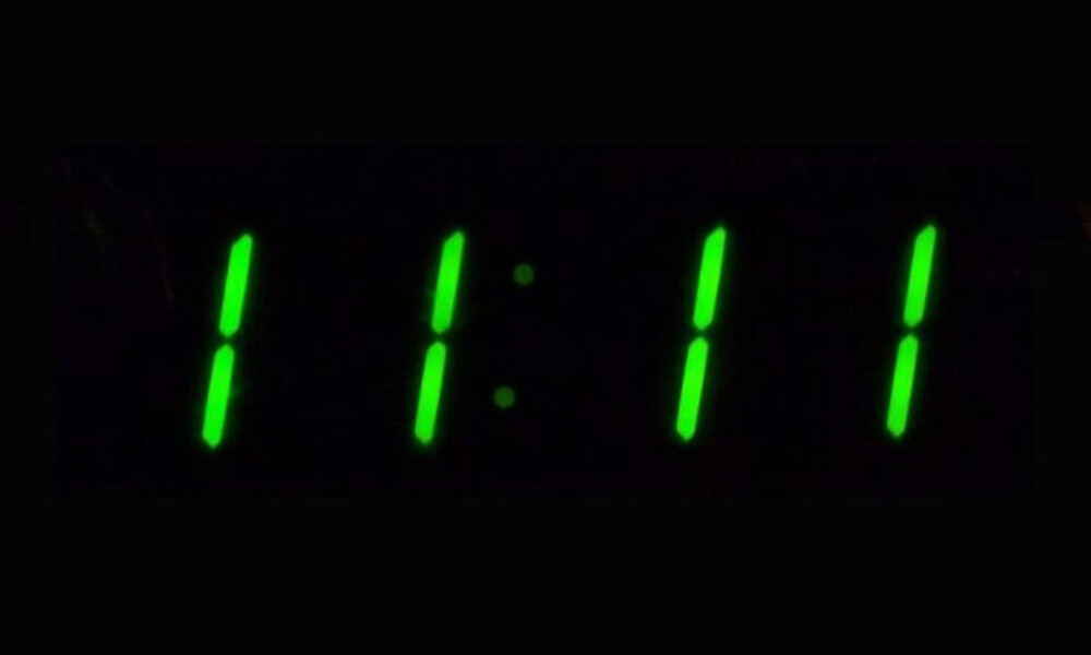 Βλέπεις συνέχεια στο ρολόι την ώρα 11:11; Δες τι σημαίνει