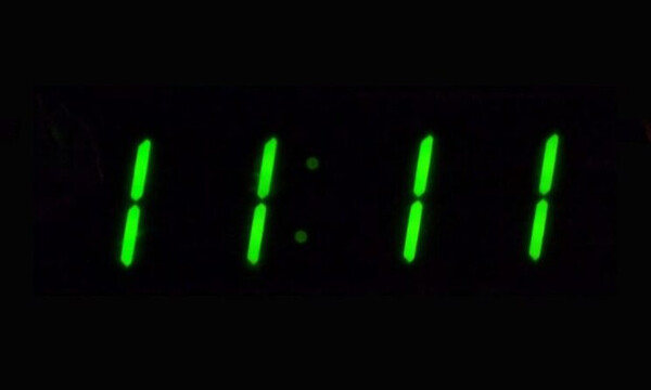 Βλέπεις συνέχεια στο ρολόι την ώρα 11:11; Δες τι σημαίνει