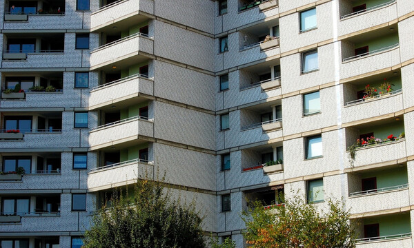 Απίστευτη ανακοίνωση σε πολυκατοικία: «Βάλε σιγαστήρα στο… της κύριας» (pic)