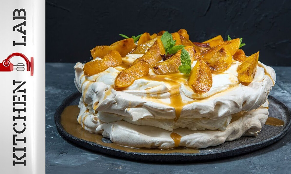 Άκης Πετρετζίκης: Πάβλοβα με ροδάκινα